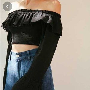 🛍️🚨Kimchi Blue Kimora Smocked Ruffle Off The Shoulder Top🚨🛍️